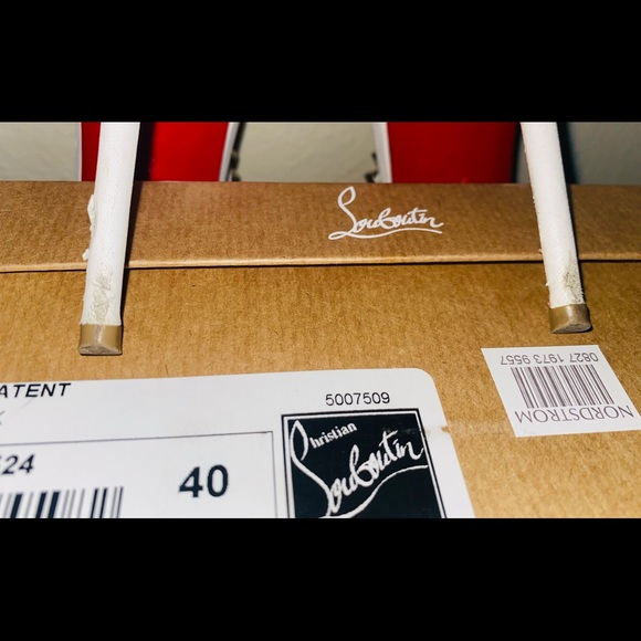 Christian Louboutin
White Spike Cross 100 Pvc Silver Criss Ankle Strap Stiletto - Picture 7 of 11